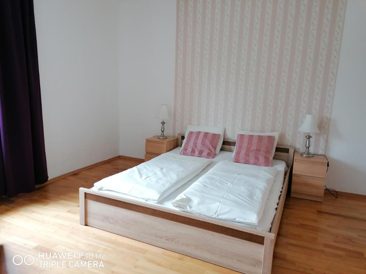 Fukas Apartments Nitra Exterior photo